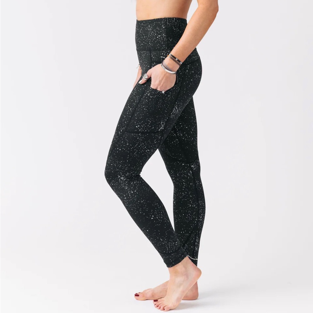 Zyia Black Reflective Pocket Light n Tight Hi-Rise 7/8
